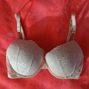 NWOT 32DD Victoria's Secret Cream Lace Demi Lined Padded Pushup Bra